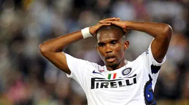 Reaksi kekecewaan dari Samuel Eto'o yang gagal menuntaskan peluang ketika Inter Milan ditahan imbang 0-0 Bologna dalam partai perdana Serie A di Stadio Renato Dall'Ara, 30 Agustus 2010. AFP PHOTO/ALBERTO PIZZOLI