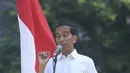 Capres nomor urut 01, Joko Widodo memberikan pidato saat menghadiri Deklarasi Alumni UI untuk Jokowi-Amin di Plaza Tenggara GBK Jakarta, Sabtu (12/1). Deklarasi dihadiri perwakilan berbagai kampus di Indonesia. (Liputan6.com/Helmi Fithriansyah)