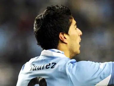 Kegembiraan Luis  Suarez yang memborong dua gol kemenangan Uruguay atas Peru 2-0 pada partai semifinal Copa AMerica di La Plata, Argentina, 19 Juli 2011. AFP PHOTO/DANIEL GARCIA