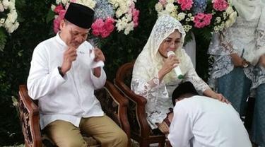 Minta Doa Restu Pada Orang Tua Begini Yang Dikatakan Raditya Dika