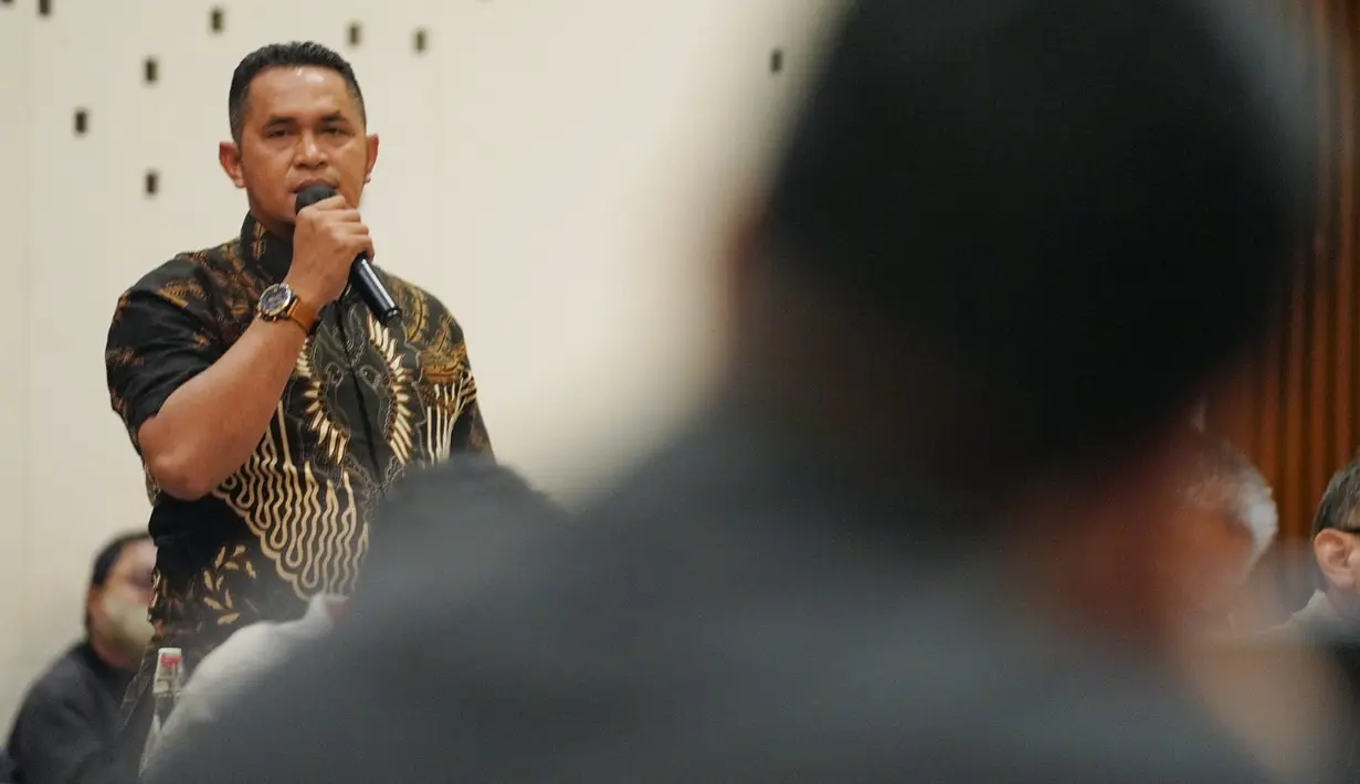 Peserta dari Asosiasi Provinsi (Asprov) PSSI memberikan masukan saat menghadiri acara sarasehan dengan PSSI yang berlangsung di Jakarta, Minggu (19/3/2023). (Dok. PSSI)