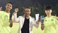 Marselino Ferdinan, Aji Santoso, dan Taisei Marukawa, trio Persebaya Surabaya yang mendapatkan penghargaan sebagai yang terbaik di BRI Liga 1 2021/2022 untuk Desember 2021. (Dok. Persebaya)