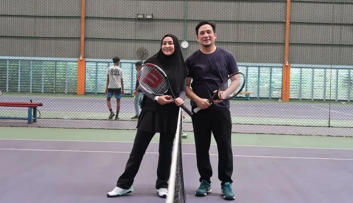 Dari pernikahannya, pasangan ini telah dikaruniai tiga orang anak. Meski demikian,  keduanya kerap  tampil kompak seperti layaknya pengantin baru. [Instagram/tengku_firmansyah]