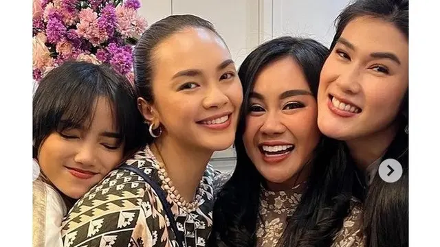Potret Persahabatan Fuji dan Stevie Agnecya