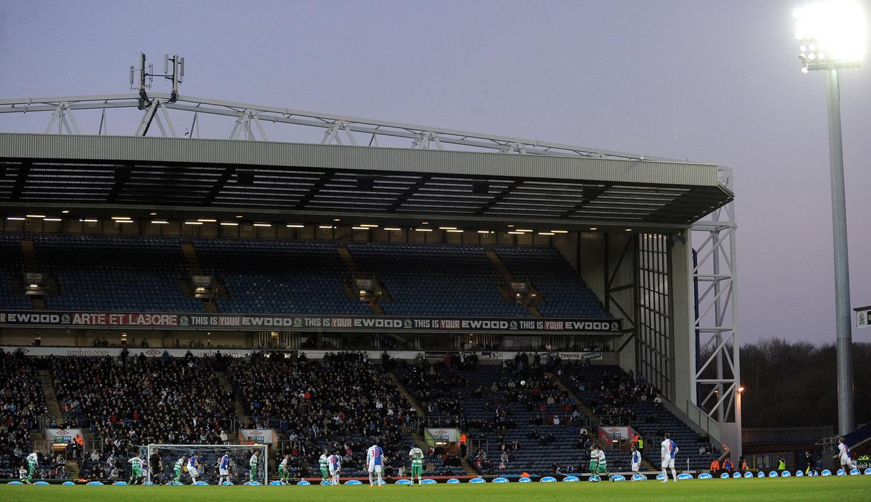 <p>Sebab, klub yang menjadi juara Premier League musim 1994/1995 itu menjadi klub Inggris pertama membuka stadion untuk salat Idulfitri. (AFP/Lindsey Parnaby)</p>