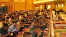 Citizen6, Surabaya: Ratusan prajurit Kobangdikal buka puasa bersama para Panglima Komando Utama TNI AL Wilayah Timur dan pejabat FKPD Provinsi Jawa Timur, Selasa (31/7). (Pengirim: Penkobangdikal).
