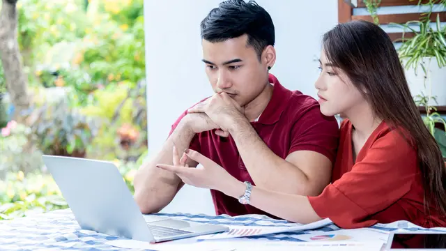 Komunikasi selalu menjadi kunci utama dalam hubungan pernikahan yang sehat