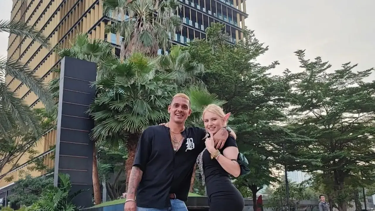 Potret Mesranya Robby Shine dan Istri Bulenya Nastasya