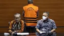 Hakim Agung, Sudrajad Dimyati (rompi oranye) saat dihadirkan saat rilis penetapan penahanan di Gedung KPK Jakarta, Jumat (23/9/2022). Hakim Agung Sudrajad Dimyati ditahan KPK usai menjalani pemeriksaan sebagai tersangka terkait penanganan perkara di Mahkamah Agung (MA). (Liputan6.com/Helmi Fithriansyah)