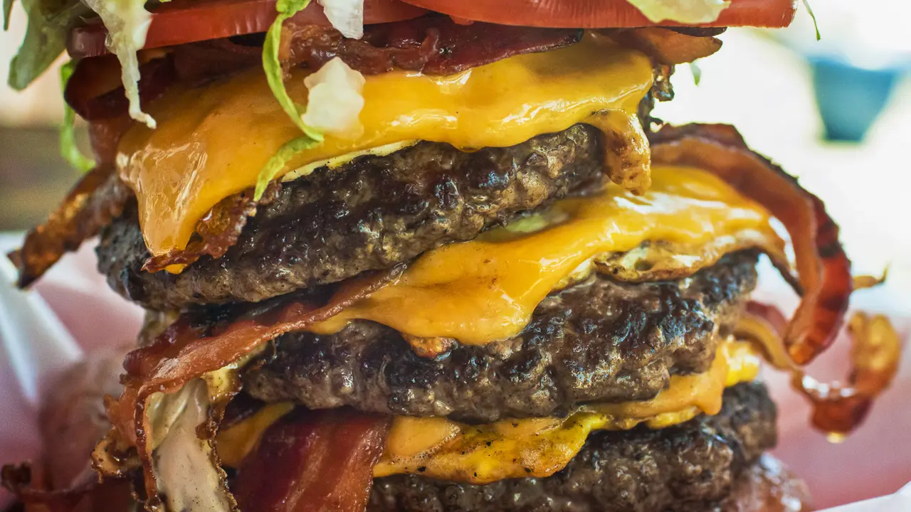 Memiliki Ukuran yang Tidak Biasa, 10 Burger Ini Bikin Kamu Ngiler