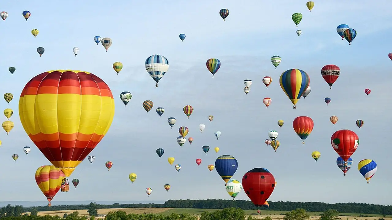 Indahnya Penampakan 433 Balon Udara Pecahkan Rekor Dunia