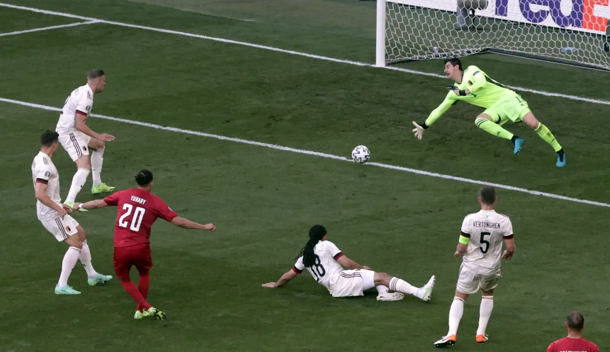 Baru 99 detik laga berjalan, Timnas Denmark mampu membobol gawang Timnas Belgia melalui Yussuf Poulsen. Gol tersebut merupakan yang tercepat di Euro 2020. (Foto: AP/Pool/Hannah McKay)