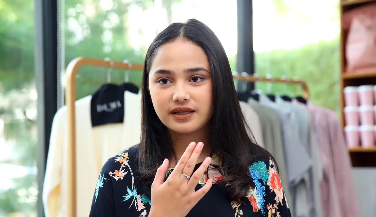 Dengan konsep One Stop Shoping, Duma berkolaborasi dengan brand lokal lainnya dalam berbagai bidang, seperti aksesori, makeup, kuliner, hingga home and dekorasi. (Nurwahyunan/Bintang.com)