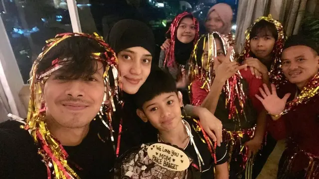 6 Potret Perayaan Ulang Tahun Fairuz A Rafiq di Hotel Mewah, Banjir Kado Branded