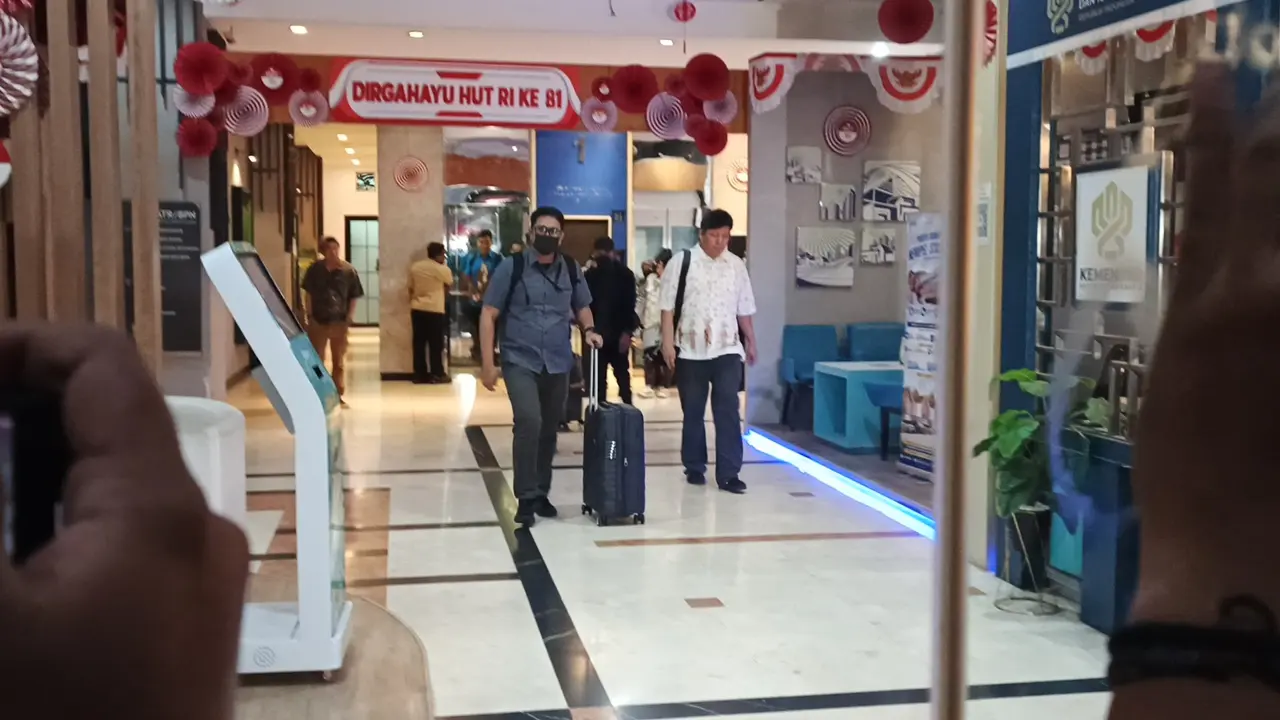 Geledah Hampir 8 Jam, KPK KPK Kelar Geledah Kementerian ATR/BPN, Bawa 3 Koper 3 Koper dari Kementerian ATR/BPN
