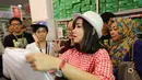 Anisa Rahma senang ketika mengetahui jika di JFK banyak promo. (Nizar Zulmi/Bintang.com)