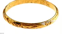Ross tak menyangka, setelah diteliti, cincin yang diperkirakan berasal dari tahun 1600-an itu mengandung 85% emas.