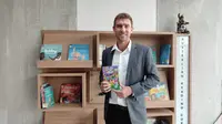 David O'Shea, penulis buku anak asal Australia yang berdongeng di Australian Reading Corner, Perpustakaan Jakarta. (Liputan6/Therresia Maria Magdalena Morais)