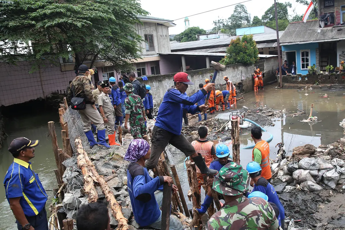 Tanggul Jatipadang Jebol Lagi