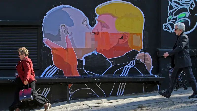 20160513-Mural-Lithuania-Vladimir-Putin-Donald-Trump-AFP