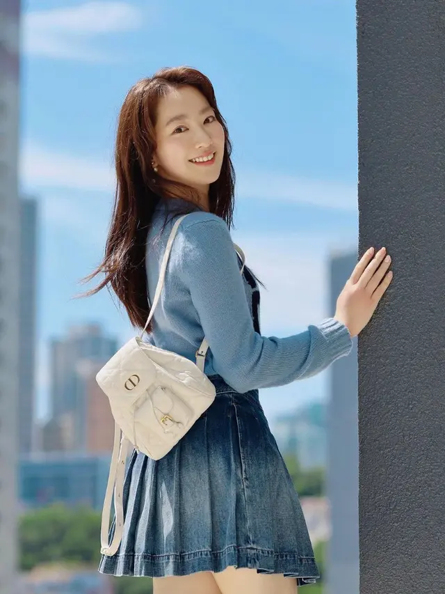 Ashley Lin  kenakan tas ransel Dior. [@kaening]