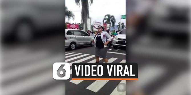 VIDEO: Aksi Wanita Berjoget di Zebra Cross Viral di Sosmed