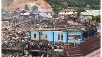 Sisa puing-puing ratusan rumah di Kelurahan Sidoarjo, Tolitoli, usai kebakaran hebat melanda kawasan tersebut pada Minggu malam (2/2/2020). (Liputan6.com/ Heri Susanto)