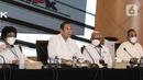 Ketua Dewan Pegawas KPK Tumpak Hatorangan Panggabean (kedua kiri) bersama para anggota Syamsuddin Haris, Harjono, Albertina Ho dan Indriyanto Seno menyampaikan konferensi pers di Gedung ACLC KPK, Jakarta, Senin (9/1/2022). Dewas KPK menerima sebanyak 477 surat, baik dari internal maupun pihak eksternal, sepanjang tahun 2022. Di mana, dari 477 surat tersebut, 96 di antaranya merupakan laporan pengaduan masyarakat. (Liputan6.com/Johan Tallo)