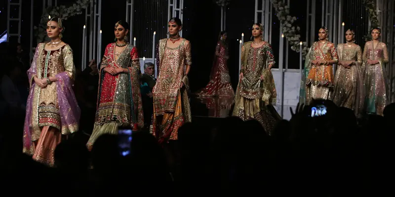 Gaun Pengantin di Pakistan Bridal Couture Week