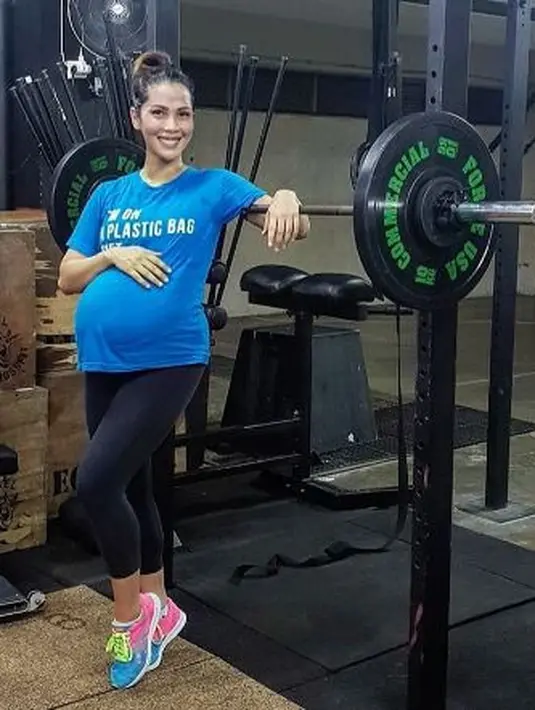 Nadia Mulya berolahraga saat hamil (Instagram/nadiamulya)