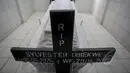 Jenazah terpidana mati asal Nigeria, Sylvester Obiekwe tiba di rumah duka RS PGI Cikini, Jakarta, Rabu (29/4/2015). Kejaksaan Agung telah mengeksekusi mati Sylvester dan tujuh terpidana kasus narkoba lainnya dini hari tadi. (Liputan6.com/Faizal Fanani)