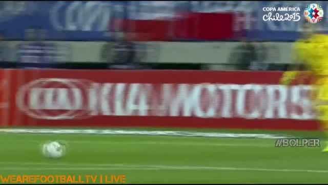 Quinonez, kiper Bolivia ydi perempat final Copa America 2015 memiliki skill menggocek bola seperti Messi saat berhadapan dengan Paolo Guerrero striker Peru.