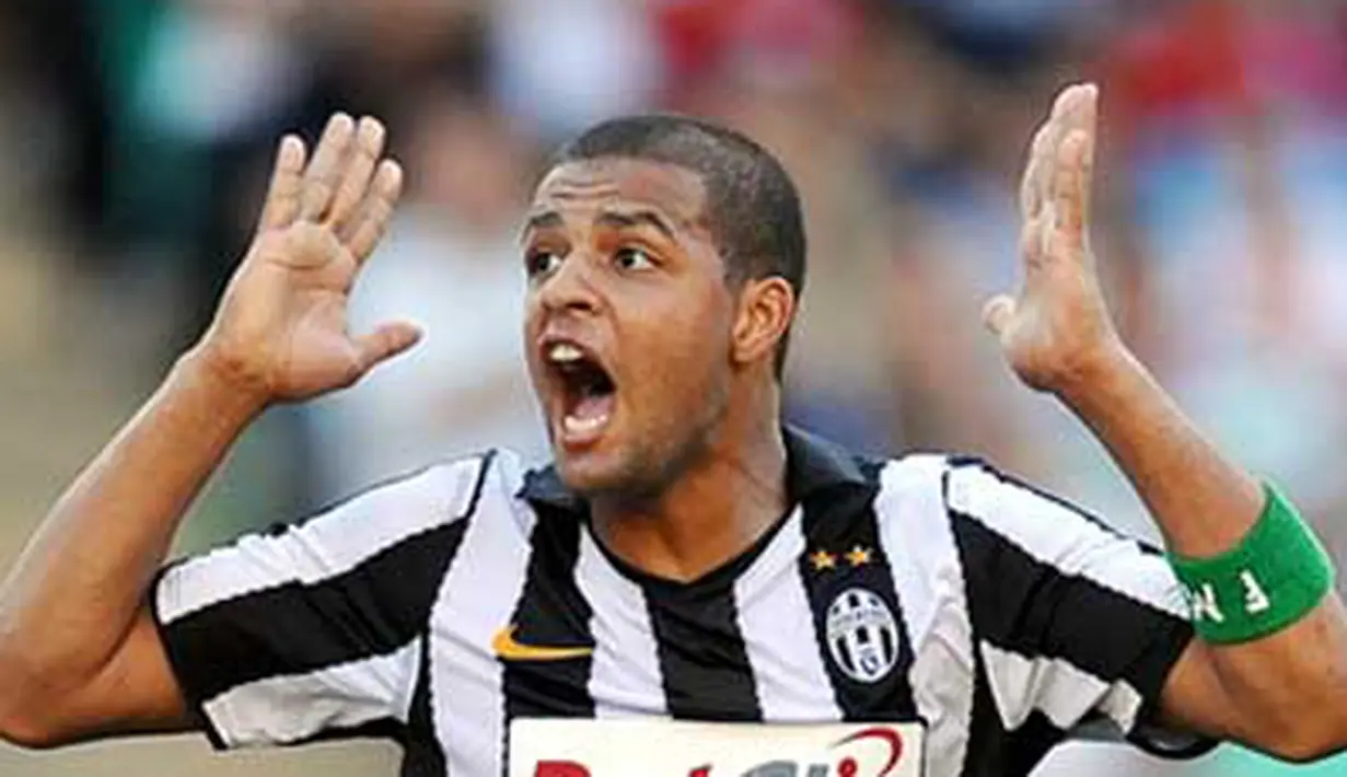 Reaksi gelandang Juventus asal Brasil Felipe Melo di laga lanjutan Serie A melawan Bari yang berlangsung di Stadio San Nicola, 29 Agustus 2010. AFP PHOTO / ANDREAS SOLARO