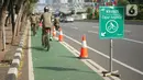Pesepeda menikmati lajur sepeda di Jalan MH Thamrin, Jakarta, Selasa (30/6/2020). Untuk menyikapi maraknya penggunaan sepeda sebagai sarana transportasi oleh masyarakat, Kementerian Perhubungan menyiapkan regulasi untuk pesepeda, khususnya aspek keselamatan. (Liputan6.com/Immanuel Antonius)