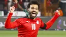 Mohamed Salah. Sayap kanan Mesir berusia 30 tahun yang telah membela Liverpool sejak awal musim 2017/2018 ini menjadi pemain Liverpool dengan caps terbanyak bagi timnas. Bersama Timnas mesir ia total telah tampil dalam 86 laga dengan torehan 49 gol dan 25 assist sejak melakukan debut pada 3 September 2011. Sayang, ia tidak akan tampil di Piala Dunia 2022 Qatar usai Mesir gagal lolos kualifikasi. (AFP/Khaled Desouki)