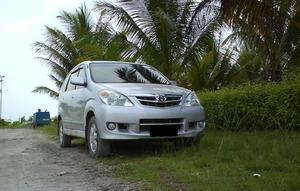 Toyota Avanza lansira 2008 (Foto: cargurus.com).