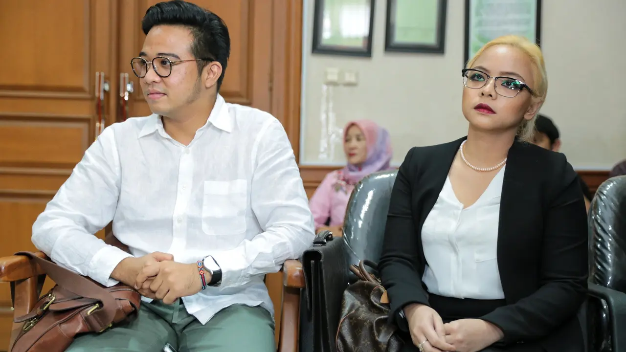 [Bintang] Sidang Roby Geisha dan Cinta Ratu