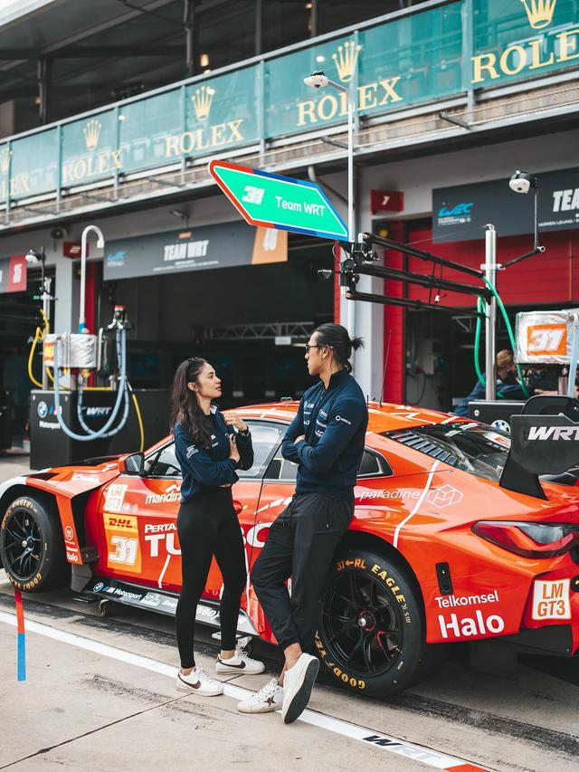 7 Potret Hana Malasan Beri Dukungan Sean Galael di Sirkuit, Tuai Banyak Sorotan