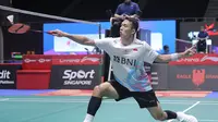 Aksi tunggal putra Indonesia, Jonatan Christie, pada babak pertama Singapore Open 2024 di Singapore Indoor Stadium, Rabu (29/5/2024). (Bola.com/PBSI)