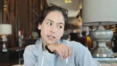 Momen manis Jesse Choi saat membidik Maudy Ayunda dengan kamera digenggamannya membuat warganet kembali ikut baper. Bintang film Perahu Kertas ini juga banjir pujian dengan pesona kecantikan natural tanpa makeup. (Liputan6.com/IG/@jessechoi_)