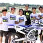 Dua pebalap Yamaha Indonesia, Galang Hendra Pratama dan Imanuel Putra Pratna, memulai latihan mereka di akademi milik legenda MotoGP, Valentino Rossi. (Yamaha Indonesia)