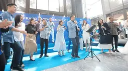 Dalam laman Instagram @ebynews.id, momen spesial itu adalah bentuk apresiasi atas dedikasi dan kebersamaan keluarga besar FPD DPR RI selama lima tahun bersama-sama mengemban amanah rakyat di Senayan. Acara berlangsung penuh haru dan kebahagiaan. (Liputan6.com/IG/@ebynews.id)