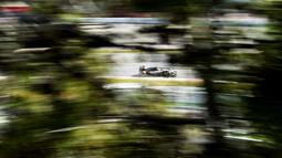 Pebalap Force India, Sergio Perez, beraksi dalam tes pramusim di Stadion Catalunya, Barcelona, Spanyol, (2/3/2016). (AFP/Josep Lago)