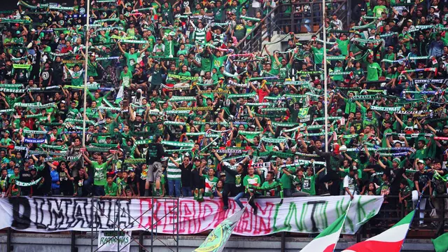 Pendukung Persebaya Surabaya atau akrab disapa Bonek