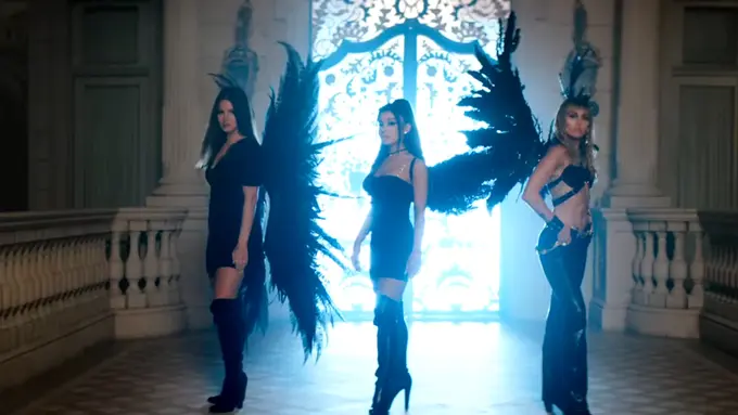 Ariana Grande, Miley Cyrus dan Lana Del Rey