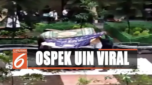 Ospek di UIN Jakarta Viral, Kakak Senior Payungi Mahasiswa Baru yang Salat