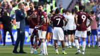 West Ham United berhasil meraih kemenangan 3-0 atas Leeds United pada laga pekan ke-38 Premier League musim ini di London Stadium, Minggu (24/05/2026) malam WIB. Meski memetik tiga poin penuh, The Hammers finis di urutan ke-18 klasemen akhir liga dan dipastikan terdegradasi ke Championship musim depan. (AFP/Henry NICHOLLS)