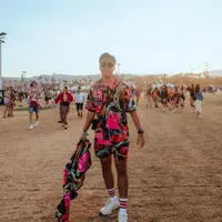 Melihat outfit Vidi Aldiano saat nonton Coachella 2022 (instagram/vidialdiano)