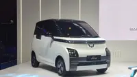 Wuling Air EV tampil publik menjelang PEVS 2022. (Otosia.com/Arendra Pranayaditya)