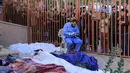 Kendati demikian, tentara Israel, pada bagiannya, mengatakan rumah sakit tersebut terkena serangan roket yang salah sasaran oleh militan Jihad Islam Palestina. Sedangkan kelompok militan Jihad Islam Palestina pada Rabu (18/10/2023), seperti dikutip dari Lamonde.fr, menggambarkan tuduhan tentara Israel itu sebagai "kebohongan". (MOHAMMED ADNAN/AFP)